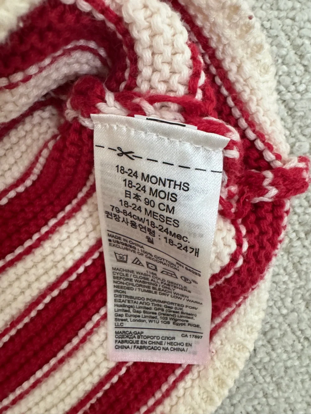 GAP knit bear